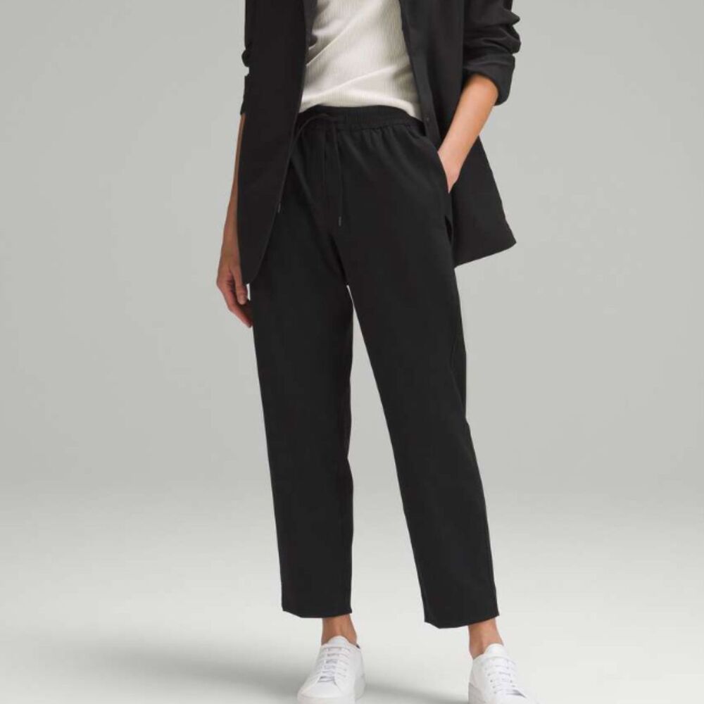 Lululemon Tapered-Leg Mid-Rise Pant 7/8 Length *Luxtreme Black Size 8 Casual